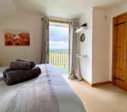 Bedroom 7 Charming Cottage for 5 Near Dartmoor, Beach, Pub