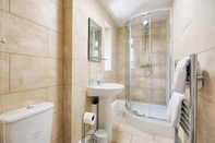 In-room Bathroom 4 Bed Executive Style House - Near City Centre