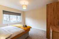 Bedroom Impeccable Luxury 2-bed House in Sheffield