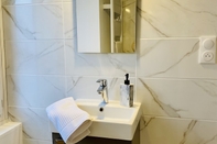 In-room Bathroom Suite 24 L'annexe