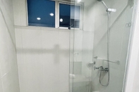 Toilet Kamar Spacious 3BR in Parque Virrey