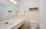 Toilet Kamar 6 Americas Best Value Inn Carlisle