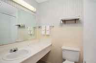 In-room Bathroom Americas Best Value Inn Carlisle