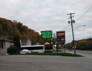 Exterior 2 Silver Maple Motel