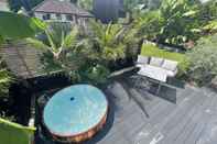 Kolam Renang River Guest House With Jacuzzi, Fire and Boat Hire