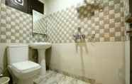 In-room Bathroom 6 Goroomgo Shree Shakti Katra