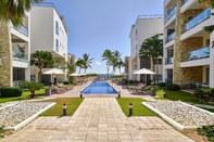 Swimming Pool Luxury Beach Condo With Ocean Views Bh-302