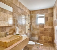 In-room Bathroom 6 Luxury Beach Condo With Ocean Views Bh-302