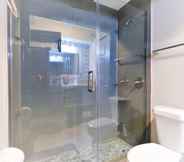 Toilet Kamar 3 2Bdrm 2Bath 2Beds - NRG - GRB - MM-Park