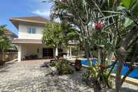 ภายนอกอาคาร Captivating 3-bed Villa in Muang Pattaya