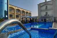 Swimming Pool Hotel Prince