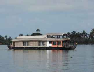 Exterior 2 Private Houseboat