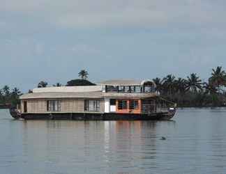 ภายนอกอาคาร 2 Private Houseboat