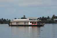 ภายนอกอาคาร Private Houseboat