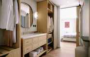 Toilet Kamar 5 Virgin Hotels Glasgow