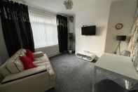 Common Space Spacious 3-bed House in Darlington get Location