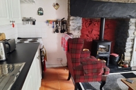 Lobi Beautiful Cosy Cottage Located in North Wales, UK