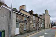 Exterior Beautiful Cosy Cottage Located in North Wales, UK