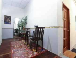 Lobby 2 Comfortable Family Room for 4 People in Kuching With Ac - Amida Point Services