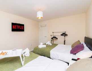 Bedroom 2 Coventry- Jenner Pet Friendly 2 Bedroom Apartment