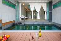 Swimming Pool Moken Poolvilla