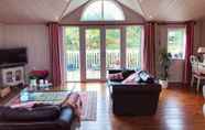 Ruang Umum 4 Holiday Lettings Beech Lodge - Stunning 6-bed King