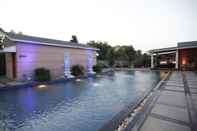 Swimming Pool Hotel Pasricha