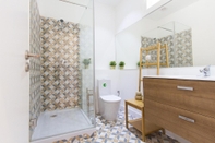 In-room Bathroom Bairro Alto Stylish by Homing