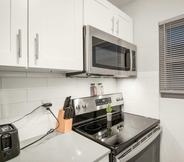 Kamar Tidur 2 Modern 1BR Near UT Hyde Park Evonify