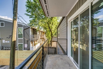 Exterior 4 Modern 2BR Near UT Hyde Park Evonify