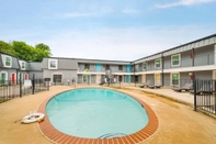 Swimming Pool Stylish 1BR Near UT Mueller Evonify