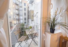 Others 5 Chic & Peaceful Studio With Balcony in the Center