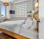 Kamar Tidur 7 The Modernist Hotel