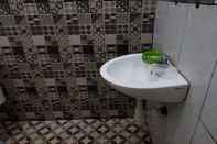 In-room Bathroom Borobudur Kampung Homestay - Aziz