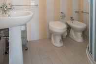 Toilet Kamar VIlla White