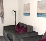 Common Space 2 One Bedroom Apartment by Klass Living Serviced Accommodation Blantyre - Welsh Drive Apartment with Wifi