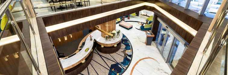 Lobby Warwick Riyadh Hotel