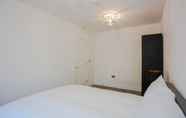 Kamar Tidur 3 Contemporary 2 Bedroom in West London