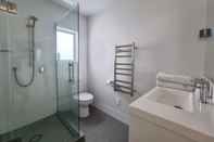 In-room Bathroom Fabulous Milford 1BR With Views & SkyTV