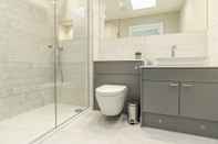 Toilet Kamar Celador Apartments - Bond House