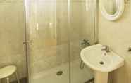 Toilet Kamar 4 Hospedaria Casa D Av Quarto 3 - Twin