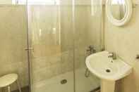 In-room Bathroom Hospedaria Casa D Av Quarto 3 - Twin