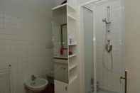 In-room Bathroom Spanish Steps Corner - Belsiana Apartment