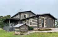 Bangunan 3 Ponderosa Log Cabin