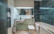 In-room Bathroom 5 The Parliament View Escape - Modern 1bdr With View