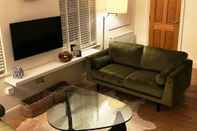 Common Space Cheerful 2-bed Cottage With 2 Free Parking, Leeds