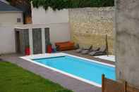 Swimming Pool Logis Hotel Le Cheval Noir