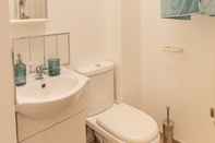 In-room Bathroom Cosy Modern Apartment, Grand Victoria Building, 5 Mins to Coventry City Centre