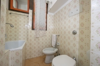 In-room Bathroom Sergio Il Gufo - Orange in Historic Cente