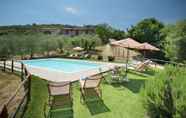 Swimming Pool 4 Villa La Poiana 10 in Radda in Chianti